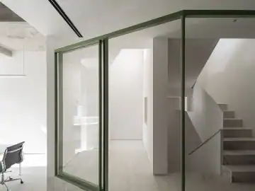 让光线穿过楼层 · 实景照片