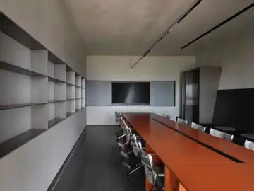 深色办公里的材料秩序 · 实景照片