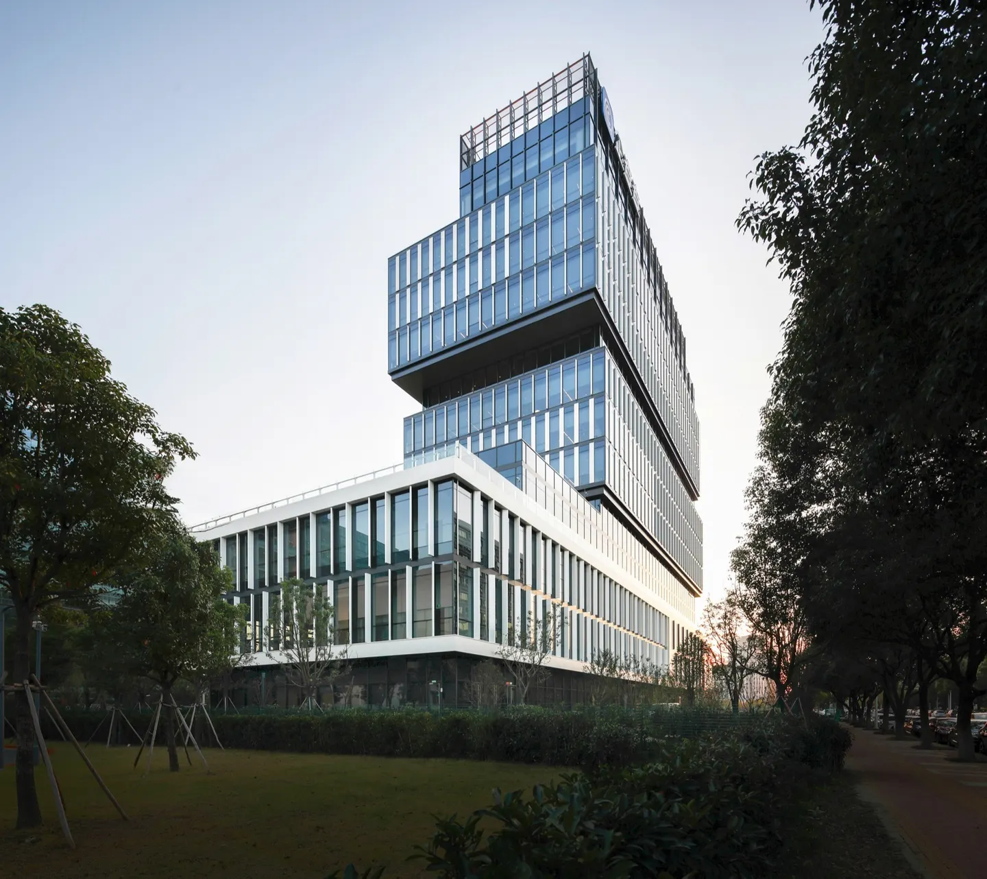 通透建筑里的明亮公共配套 · 实景照片 · 空间细节
