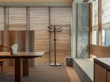 自然材质中的松弛工作场 · 实景照片