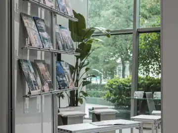 绿意窗景里的工作与展示 · 实景照片