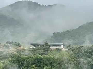打开一整面窗看山 · 实景照片