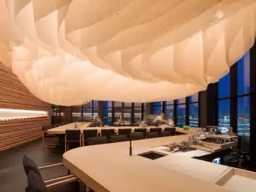 在一片柔光之下用餐 · 实景照片