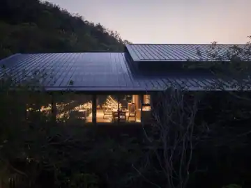 沿着山谷走进餐厅 · 实景照片