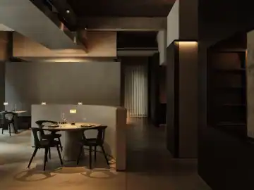 弧线围出的安静餐桌 · 实景照片