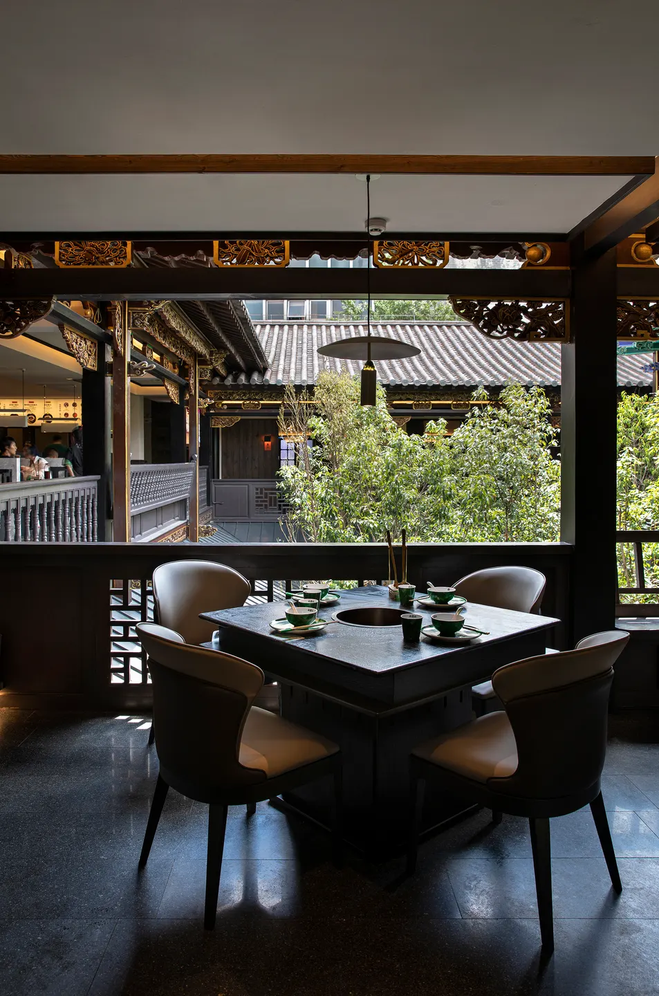 围着绿意中庭用餐 · 实景照片 · 空间细节