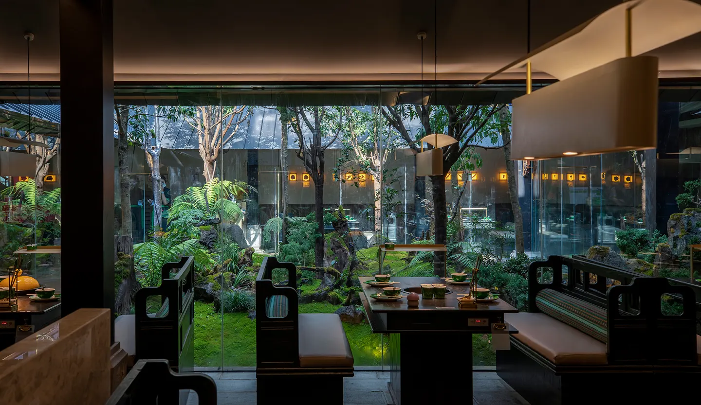 围着绿意中庭用餐 · 实景照片 · 空间细节