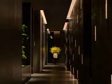 金属屏风划出的开放餐叙 · 实景照片