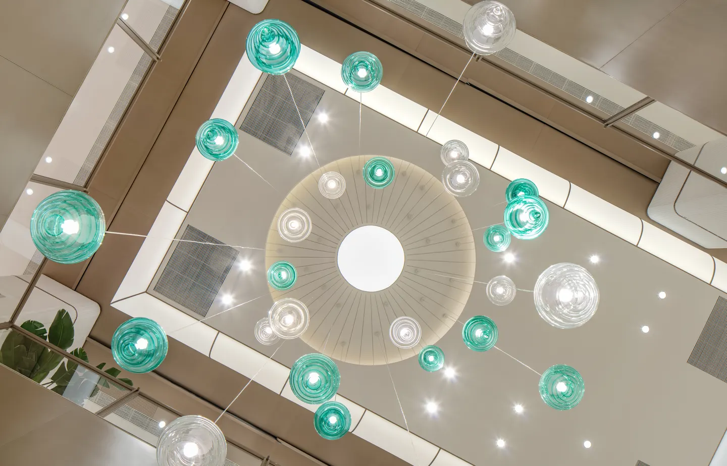 竹林般向上生长的店面 · 实景照片 · 空间细节