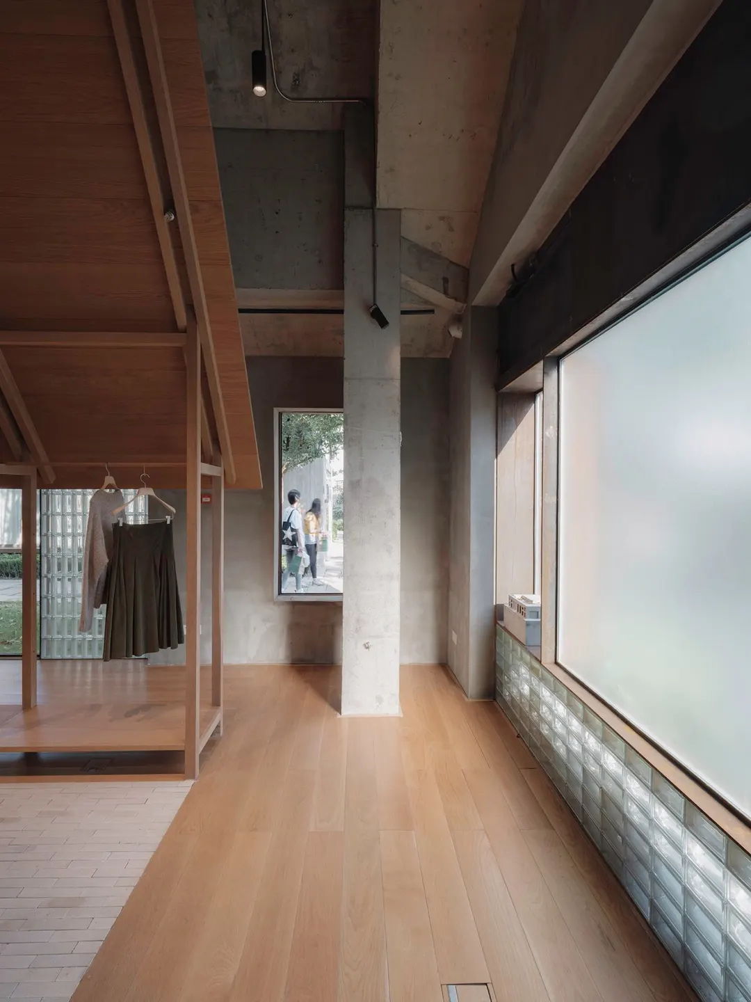 木屋与洞穴的织物展示 · 实景照片 · 空间细节