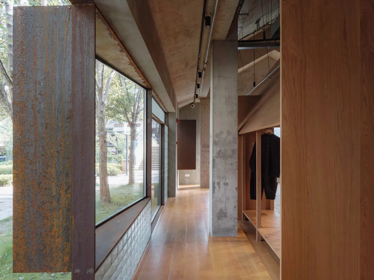 木屋与洞穴的织物展示 · 实景照片 · 空间细节