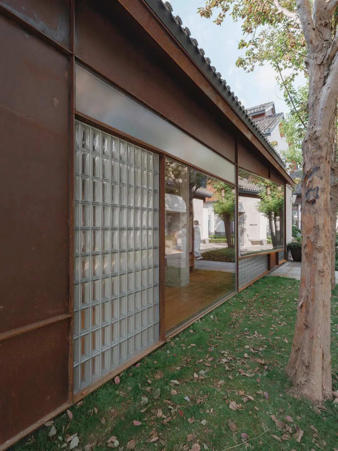 木屋与洞穴的织物展示 · 实景照片 · 空间细节