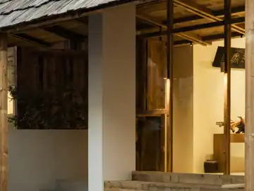 木框里的山石与香气 · 实景照片