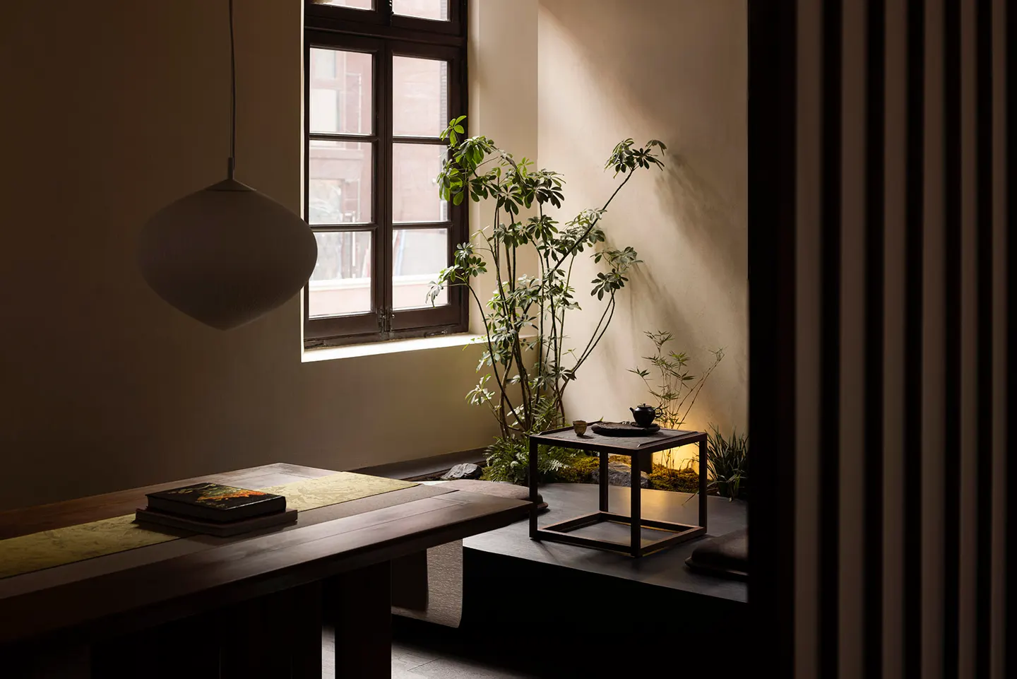 老屋游廊中的茶与展陈 · 实景照片 · 空间细节