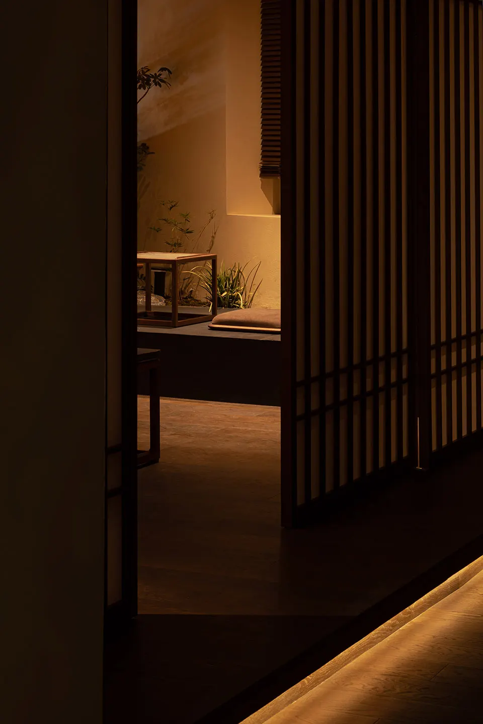 老屋游廊中的茶与展陈 · 实景照片 · 空间细节