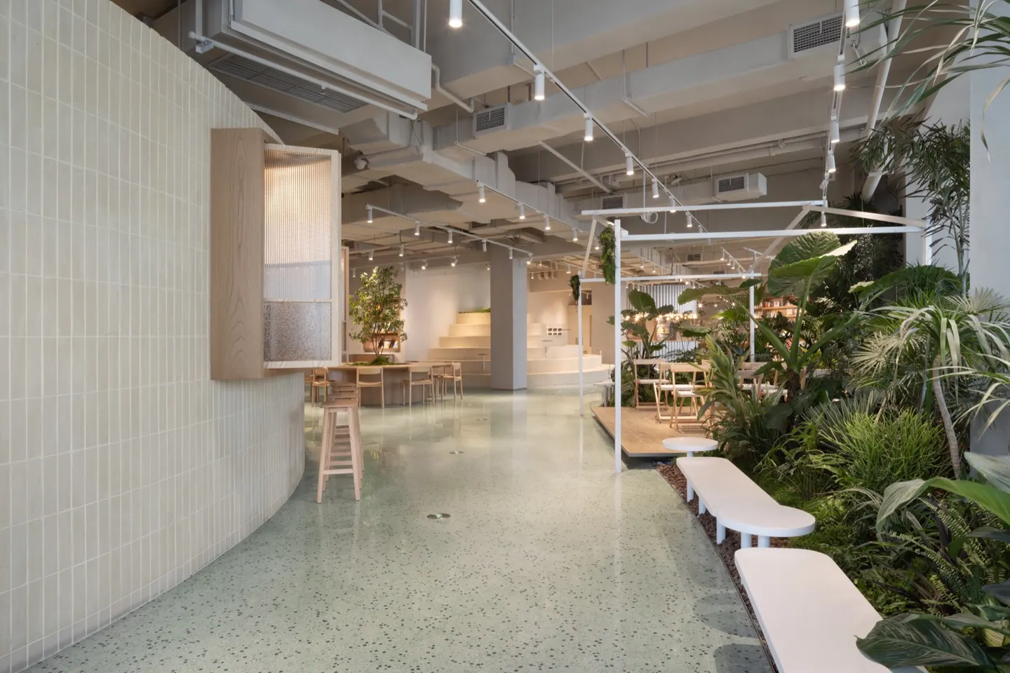曲线泡泡串联的生活集合店 · 实景照片 · 空间细节