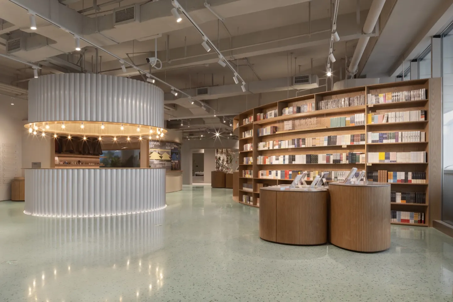 曲线泡泡串联的生活集合店 · 实景照片 · 空间细节