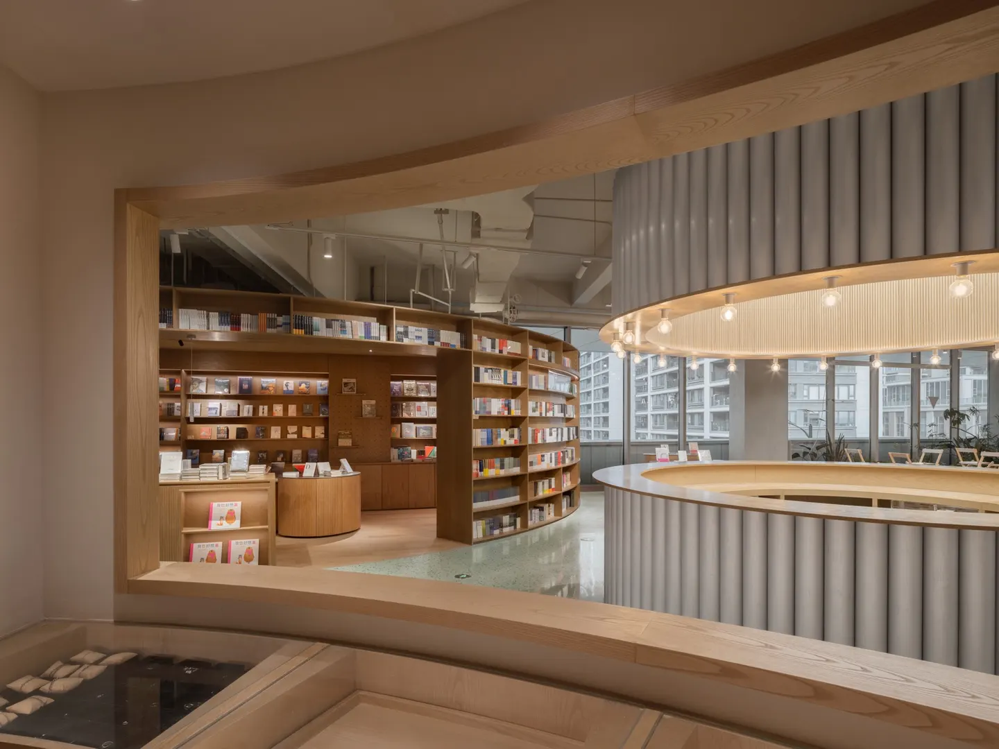 曲线泡泡串联的生活集合店 · 实景照片 · 空间细节