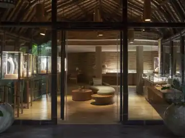 竹木屋架下的自然展示空间 · 实景照片
