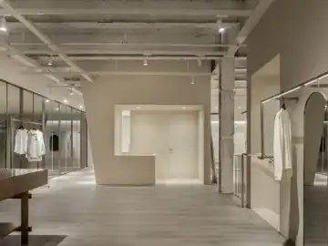 上下贯通的服饰空间 · 实景照片