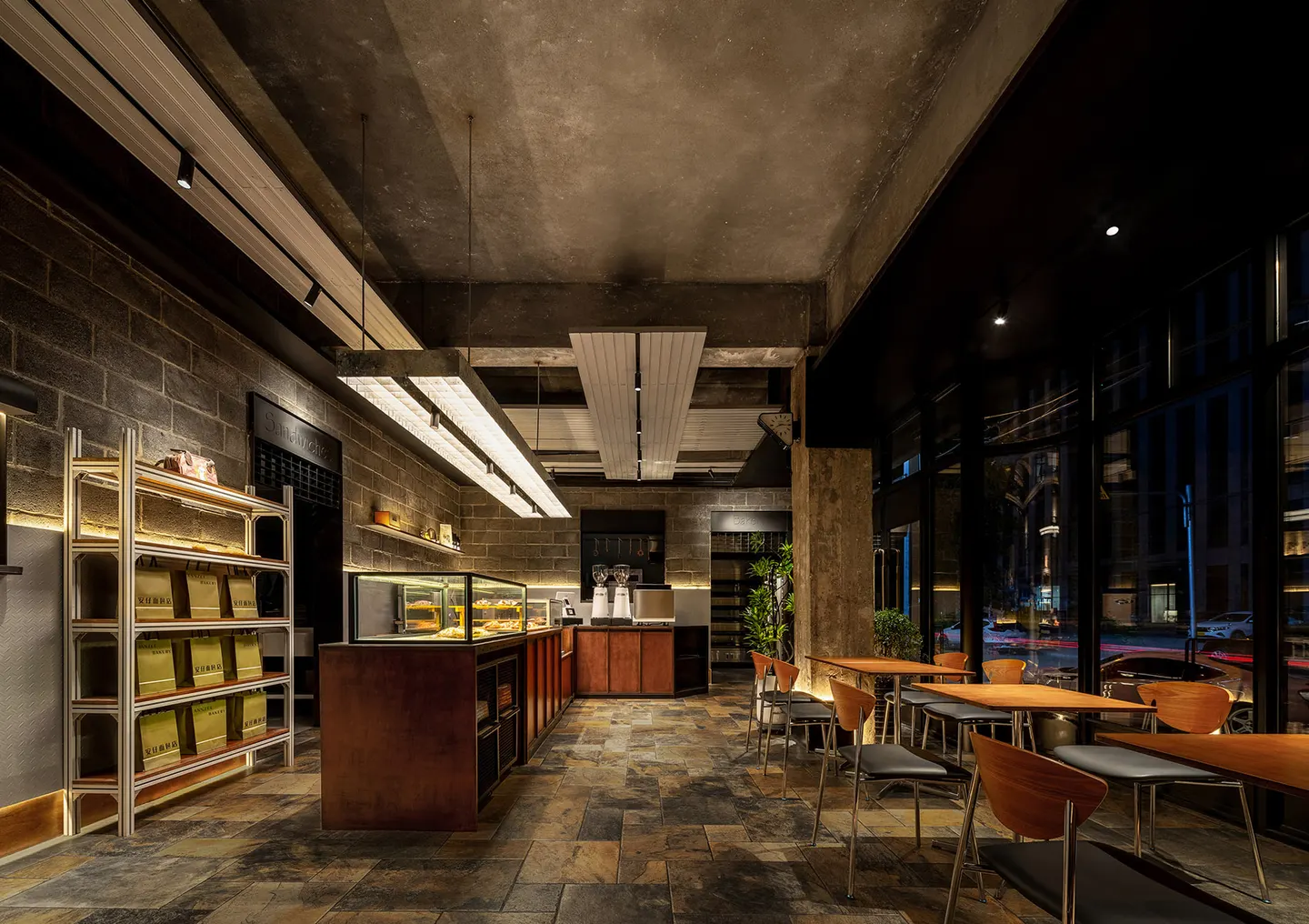 朴素木作里的街区面包店 · 实景照片 · 空间细节