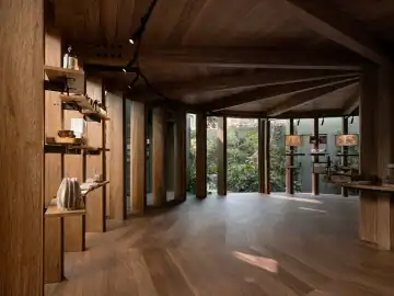 花园中缓缓展开的展亭 · 实景照片