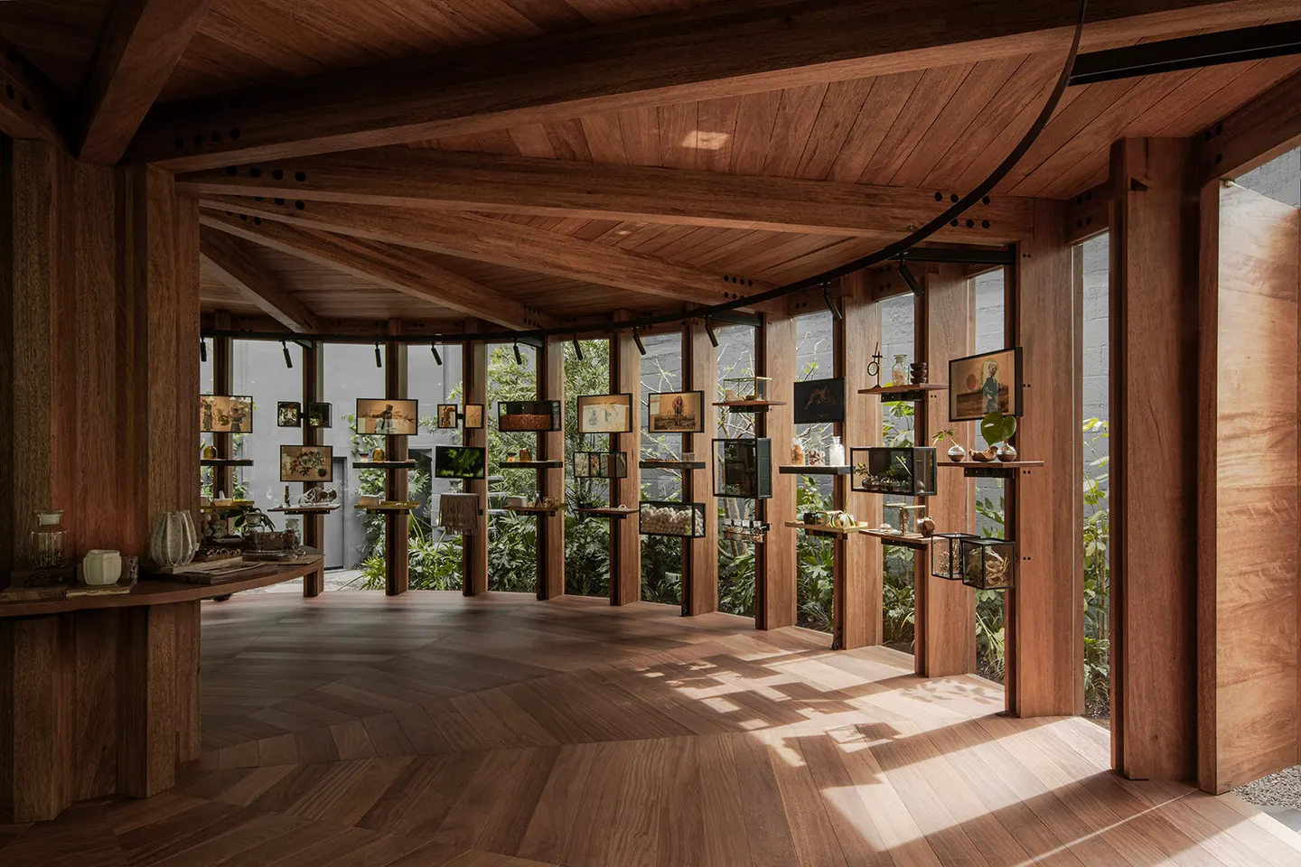 花园中缓缓展开的展亭 · 实景照片 · 空间细节