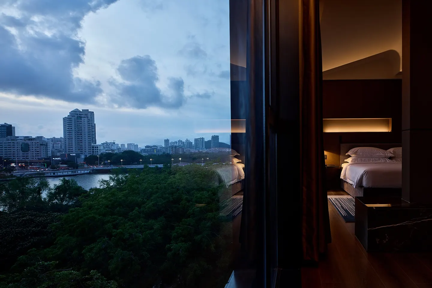 深木与暖光中的城市旅居 · 实景照片 · 空间细节