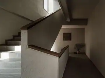 旧木与山景相伴的旅居空间 · 实景照片