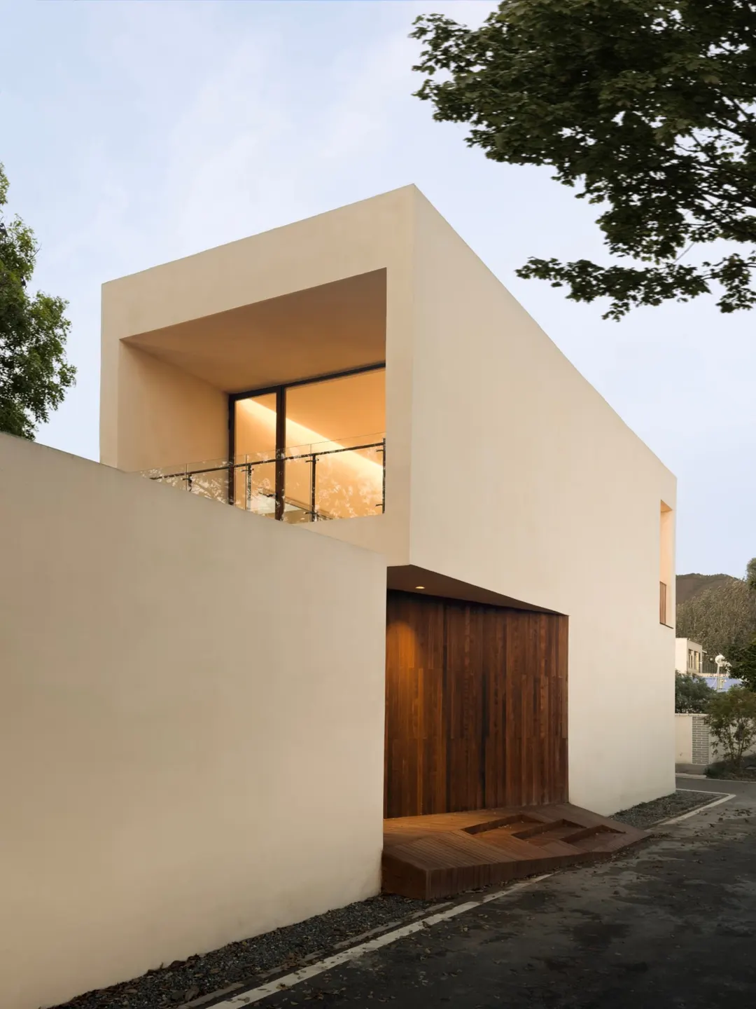 围绕树木展开的高低庭院 · 实景照片 · 空间细节