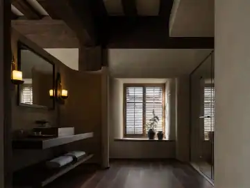 旧木构里的质朴观景空间 · 实景照片