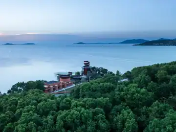 砖红方圆里的湖畔旅居 · 实景照片