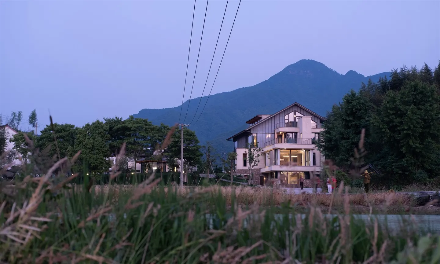 天窗串起的田园居所 · 实景照片 · 空间细节