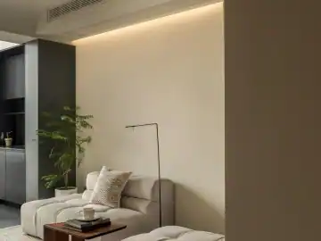 奶白与深灰的安静日常 · 实景照片