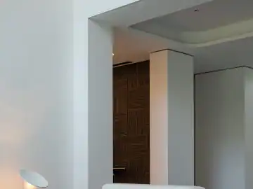 深浅对照中的庭院别墅 · 实景照片