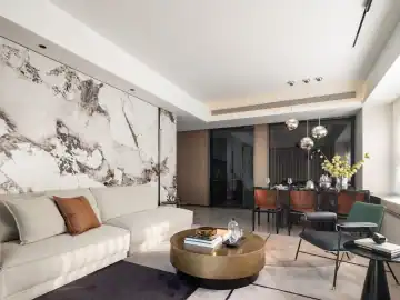 中庭绿意延伸的展示与居住空间 · 实景照片